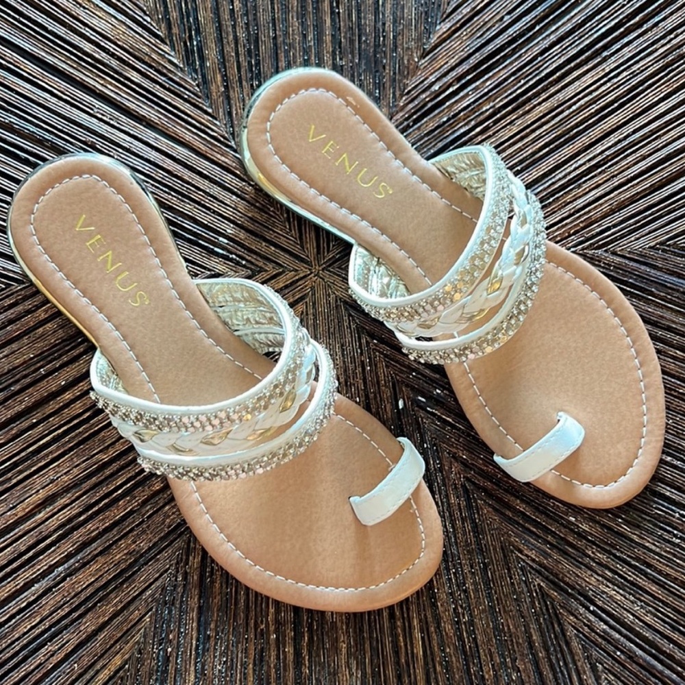 Beautiful!! White Toe Ring Flat Strapy Sandals. - image 6